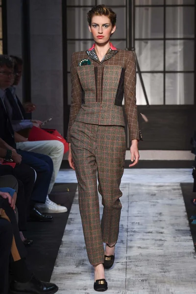 Look 9